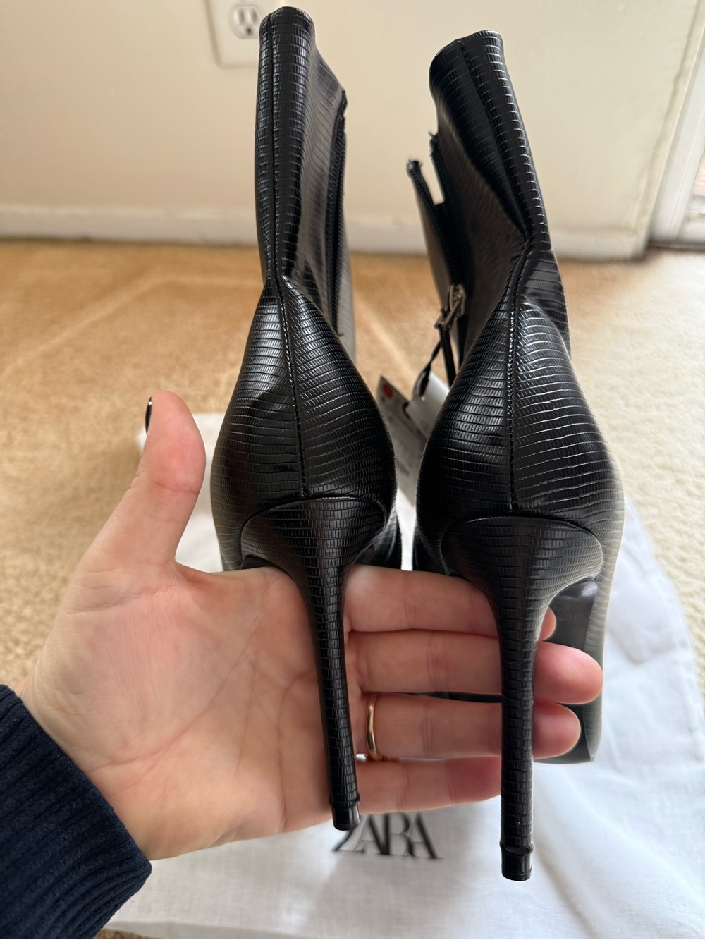 ZARA Black Pointed Toe Stiletto Ankle Booties with Side Zip - Picture 3 of 3